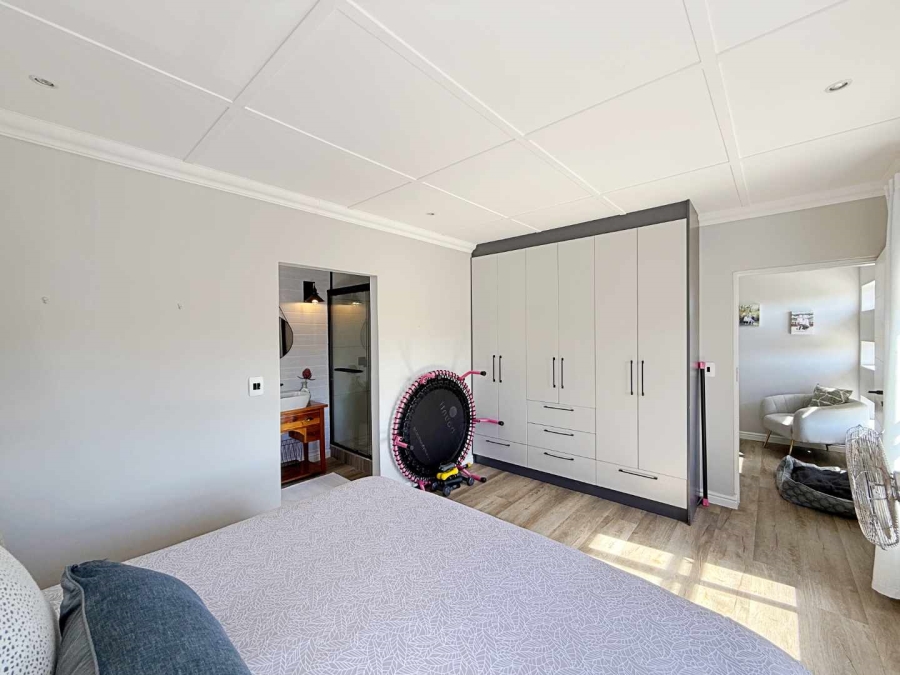 4 Bedroom Property for Sale in Calypso Beach Western Cape